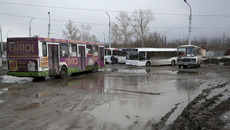 Руководители городских автопарков ставят судьбу общественного транспорта в зависимость от готовности новосибирцев и жителей области за свой счет поддерживать жизнеспособность предприятий-перевозчиков. Фото Михаила ПЕРМИНА