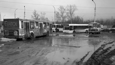Руководители городских автопарков ставят судьбу общественного транспорта в зависимость от готовности новосибирцев и жителей области за свой счет поддерживать жизнеспособность предприятий-перевозчиков. Фото Михаила ПЕРМИНА