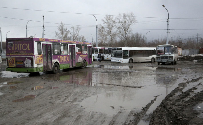 Руководители городских автопарков ставят судьбу общественного транспорта в зависимость от&nbsp;готовности новосибирцев и жителей области за свой счет поддерживать жизнеспособность предприятий-перевозчиков. Фото Михаила ПЕРМИНА