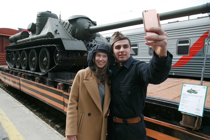 Фоторепортаж Аркадия УВАРОВА