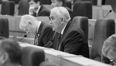 Депутат Барсуков предложил проанализировать, насколько эффективно расходуются персональные депутатские фонды. Фото Аркадия УВАРОВА