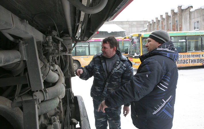 Парк автобусов — они в основном 2006–2013 годов выпуска — стареет, обновление запаздывает. Фото Михаила ПЕРМИНА (архив)