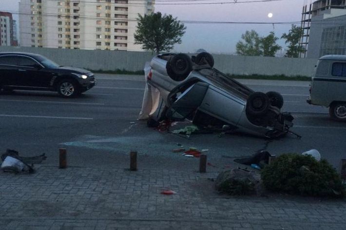 Фото с мест ДТП предоставлены ГИБДД Новосибирска 