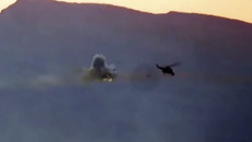 Ми-35 снарядом отрезало рулевой винт, в результате чего вертолет разбился, российские военные пилоты погибли (документальный кадр. Сирия, 8 июля 2016 года)