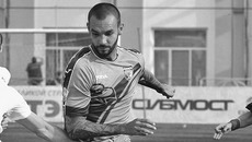 Атакует Максим Вотинов. Фото с сайта fc-sibir.ru