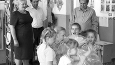 Дошкольники рады подарку от губернатора — новым игрушкам. Фото Раисы АКИЛИНОЙ