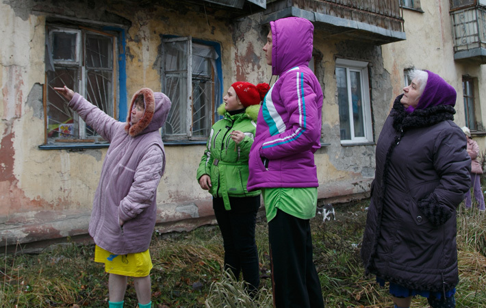 Разве здесь можно жить? Фото Аркадия УВАРОВА