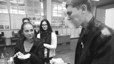 Интересно, криопалочки, замороженные в жидком азоте, не навредят? Фото Аркадия УВАРОВА