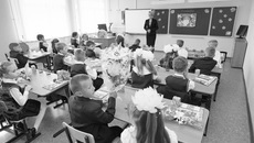 Стоимость содержания
одного ученика в школе за счет областного бюджета составляет 42,2 тысячи рублей в год. Следует учесть, что в Новосибирской области в 2016 году за школьные парты сели 37 тысяч первоклассников. Всего в регионе числится 300 тысяч учащихся (на процента больше, чем в прошлом году). Фото Аркадия УВАРОВА