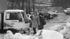 И снова сугробы до весны? Где пройти? Фото Михаила ПЕРМИНА