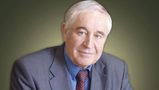 Aлександр Донченко, доктор ветеринарных наук, профессор, заслуженный деятель науки РФ, академик РАН, член Президиума РАН, академик сельскохозяйственных академий Монголии и Казахстана. Удостоен государственных наград: ордена Почета РФ, ордена «За заслуги перед Отечеством» IV степени, имеет три медали СССР. Результаты исследований ученого опубликованы в 783 научных работах, в том числе 53 монографиях, а также в 13 учебниках, учебных пособиях, научно-методических рекомендациях. Имеет 22 авторских свидетельства и патента на изобретения. Многие годы профессор Донченко руководит кафедрой в НГАУ. Им подготовлено 23 доктора наук, 30 кандидатов наук по профилю биологии и ветеринарной медицины