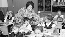 Ирина Михайловна Михно. Отличник народного просвещения, заслуженный учитель Российской Федерации, почетный житель Ленинского района. Награждена медалью ордена «За заслуги перед Отечеством» II степени, ее имя занесено в энциклопедию «Лучшие люди России». Победитель всероссийских профессиональных конкурсов «Женщина — директор года» и «Управленческий ресурс». Имеет большой педагогический и управленческий опыт: 35 лет она возглавляет школу. Благодаря грамотному руководству учебное заведение с 1981 года успешно прошло путь от средней общеобразовательной школы до экспериментальной площадки,
школы-гимназии и в 1996 году первым в городе получило статус муниципальной гимназии. На протяжении многих лет Вторая гимназия входит в сотню лучших образовательных учреждений России. Фото предоставлены Второй Новосибирской гимназией