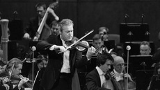 На сцене Вадим Репин. Фото предоставлены филармонией