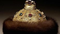Шапка Мономаха — главная регалия русских великих князей и царей. Символ самодержавия на Руси. Фото с сайта Оружейной палаты Московского Кремля.