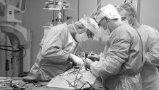 Хирурги еще до операции рассчитали параметры коррекции позвоночника, выразили здоровье пациентах в цифрах и только потом приступили к вмешательству. Цель операции — привести к балансу все сегменты позвоночника и мышц, чтобы тот работал «экономно и служил верой и правдой на протяжении многих лет». Фото Аркадия УВАРОВА