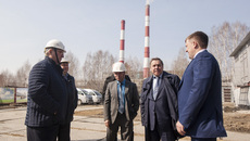 Губернатор Владимир Городецкий оценил первый результат инвестпрограммы энергетиков. Фото Аркадия УВАРОВА