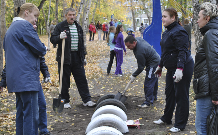 2011 год, микрорайон ОбьГЭС в Новосибирске. День соседей традиционно проходит под флагом ТОСов. Фото Юлии НАЗАРЕН