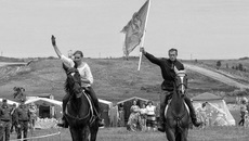 Наездники конноспортивного клуба «Пернач» продемонстрировали неповторимую казачью выправку и высокий уровень конной подготовки. Фото Олега ШАБИНСКОГО