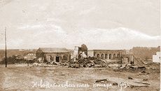 Пожар 1909 года в Ново-Николаевске: выгорели 22 квартала, уничтожено 794 дома со всеми приусадебными постройками, а также 6 складов, магазины и торговые лавки. Ущерб оценили в 5 миллионов рублей по курсу начала XX века. Одной из причин настолько серьезных последствий стало то, что пожарная дружина одной из первых пала в борьбе с огнем: сгоревшая пожарная каланча рухнула на обоз с бочками, трубами, баграми и лестницами. Удалось спасти только телефонную станцию и пожарный колокол