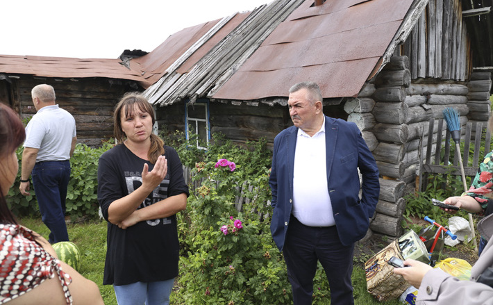 Евгения Киселева, мама троих детей: «Спасибо, что помогаете как можете. Такое горе случилось!». Фото Юрия Хомича