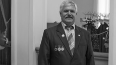 Владимир Асалгариев,
машинист бульдозера. Фото Никиты ДАВЫДЕНКО