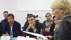 Председатель совета дома Елена Шушпанова и руководители управляющих компаний довольно резко высказались против давления на них со стороны общественников из «ЖКХ. Контроль-Новосибирск». Фото Анны ШЕСТЕРНИНОЙ
