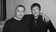 В 1993 году «Ласковый май» практически перестал существовать и давать концерты. Иван Вихарев вернулся в родной Бердск, чтобы посвятить себя сольной карьере. Сейчас он продолжает писать музыку, снял несколько клипов, дает концерты в Бердске и районах области. На фото Андрей Разин (слева) и Иван Вихарев. Фото с сайта vn.ru