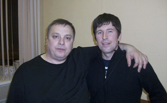 В 1993 году «Ласковый май» практически перестал существовать и давать концерты. Иван Вихарев вернулся в родной Бердск, чтобы посвятить себя сольной карьере. Сейчас он продолжает писать музыку, снял несколько клипов, дает концерты в Бердске и районах области. На фото Андрей Разин (слева) и Иван Вихарев. Фото с сайта vn.ru