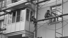 В планах региона сохранить темпы капремонта, приводить в порядок ежегодно не менее 700 многоквартирных домов. Фото Аркадия УВАРОВА