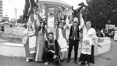 Согласно проведенному опросу, большинство жителей Новосибирской области лояльно относятся к представителям других национальностей и надеются жить в мире и согласии. Фото Аркадия УВАРОВА (архив)