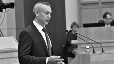 Андрей ТРАВНИКОВ: «Во взаимоотношениях правительства региона и Заксобрания с точки зрения рабочих вопросов и обсуждения законопроектов мы действительно стараемся выстраивать конструктивную работу. Что касается дополнительного закрепления достигнутого, то Андрей Иванович Шимкив высказывал инициативу о корректировке регионального законодательства, для того,чтобы вопросы долгосрочных концессий рассматривались на сессии Заксобрания. Я это поддерживаю. Это важно для дополнительного контроля и будущих гарантий». Фото с сайта nso.ru