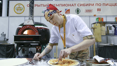 Профессия пекаря-кондитера, похоже, не устареет никогда. На фестивале «Весенний кулинарный кубок — 2018», организатором которого выступает региональный минпромторг, учащиеся профильных образовательных учреждений продемонстрировали не только мастерство. Они реально любят готовить. И делают это с невероятным вкусом. Фото Аркадия УВАРОВА