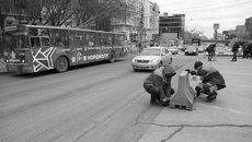 Новосибирску по просьбе мэрии в этом году на ремонт дорог выделены дополнительные средства из регионального бюджета. Всего в 2018 году областной центр должен получить более миллиарда рублей: 451,1 миллиона из федерального бюджета, 320 миллионов из областного, софинансирование местного бюджета составит 275,3 миллиона рублей. Фото с сайта nso.ru