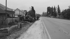Дорогу на Елбань активно используют сельскохозяйственные предприятия, здесь пролегает школьный маршрут, ходит общественный транспорт. Фото Татьяны РЕШКЕ