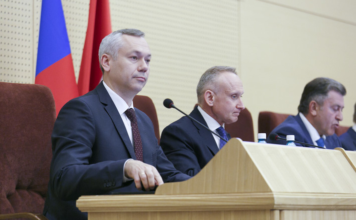 Андрей ТРАВНИКОВ, губернатор Новосибирской области:
— Кадровые решения произойдут на этапе формирования состава правительства в соответствии со всеми процедурами, которые предусмотрены уставом. Некоторые решения будут отложены, дополнительные состоятся в течение месяца. Возможно, некоторые точечные решения будут еще приниматься до конца 2018 года. Но могу подтвердить, что основные кадровые решения произойдут до конца сентября, до момента формирования нового состава правительства.