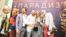 «Парадиз» для артистов новосибирских театров — редкая возможность встретиться. Фото Виктора БОРОВСКИХ