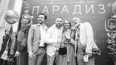 «Парадиз» для артистов новосибирских театров — редкая возможность встретиться. Фото Виктора БОРОВСКИХ