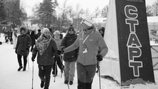Фестиваль здоровья и скандинавской ходьбы состоялся в субботу в Центральном парке Новосибирска. Мастер-классы провели фигуристка Ирина Слуцкая и гость из Финляндии, основатель школы скандинавской ходьбы Марко Кантанева. Новосибирск — в числе первых городов, принимающих эстафету Всероссийского проекта «Ходи, Россия!» — наряду с Санкт-Петербургом и Тулой. Новосибирцы узнали многое о скандинавской ходьбе — виде фитнеса, у которого практически нет противопоказаний. Фото Виктора БОРОВСКИХ