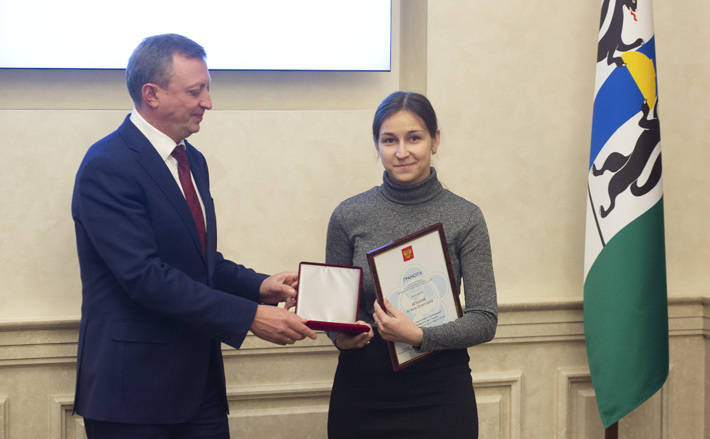 Медали и грамоты Президента РФ добровольцам вручал Сергей Нелюбов, замгубернатора региона