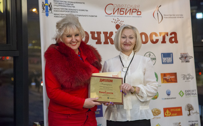 Ольга Стадник (ООО «АПЕКС-Н») и Лариса Яркова, заместитель министра сельского хозяйства Новосибирской области. Фото Виктора БОРОВСКИХ