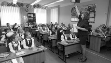 В 983 общеобразовательных школах области сегодня учатся 324362 человека — это на 10,5 тысячи больше, чем в прошлом учебном году. Во вторую смену обучаются 66056 школьников (20,4 %), из них в Новосибирске — 47330 человек. Фото Аркадия УВАРОВА (архив)
