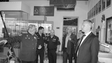 Губернатор Новосибирской области А. А. Травников в музее. 2018 год. Фото прислано Тарасом РУДЫКОМ