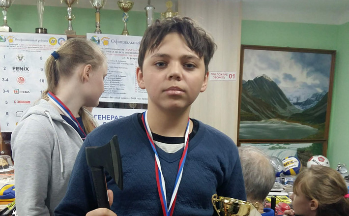 Чемпион Новосибирска по спортивному туризму на лыжных дистанциях Павел Кехтер. Фото Валентина ЛУТАЕВА