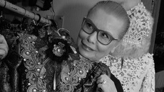 Елена Пономарева — заслуженная артистка РСФСР, награждена медалью ордена «За заслуги перед Отечеством» II степени, почетными грамотами областного значения. Фото Виталия Михайлова