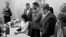 На своем рабочем месте врач-терапевт ЦРБ видит полную историю каждого пациента в электронном формате. Фото с сайта департамента информатизации и развития телекоммуникационных технологий Новосибирской области