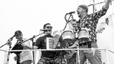 Фото Владимира Достовалова