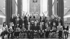 Снимок на память — после церемонии награждения лауреатов премии Правительства РФ, 13 января 2010 года. Фото предоставлено пресс-службой Правительства РФ