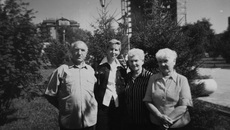 Слева направо: Михаил Александрович Фролов, Татьяна Ивановна Ткаченко, Матрена Николаевна Панченко, Надежда Павловна Фролова. Фото предоставлено Татьяной ТКАЧЕНКО