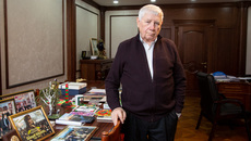 Юрий Федорович Бугаков, председатель ЗАО племзавод «Ирмень», заслуженный работник сельского хозяйства РСФСР, почетный доктор Сибирского научно-исследовательского института земледелия и химизации сельского хозяйства СО РАСХН, Новосибирского государственного аграрного университета, почетный гражданин Новосибирской области, гражданин XX века Новосибирской области. Входит в совет по вопросам развития АПК при главе администрации области. Герой Социалистического Труда, полный кавалер ордена «За заслуги перед Отечеством», награжден двумя орденами Ленина, орденом Трудового Красного Знамени, орденом Святого Даниила, знаком «За заслуги перед Новосибирской областью»