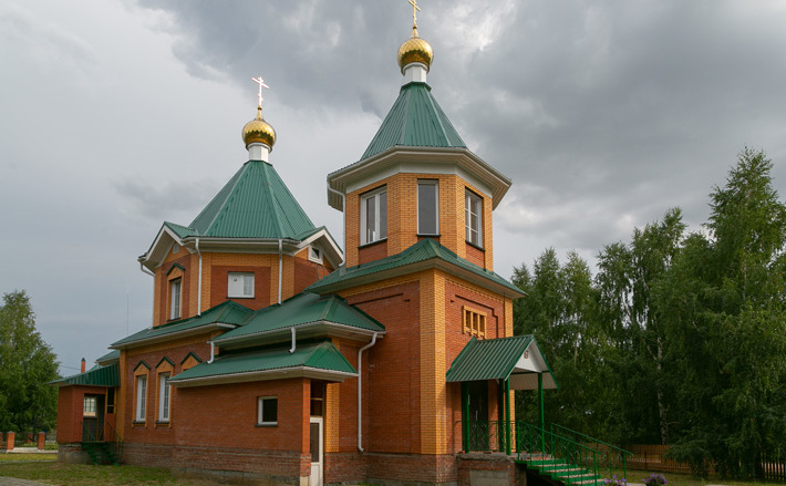 В этом году в Довольном начал действовать прекрасный храм. Фото Алексея ТАНЮШИНА
